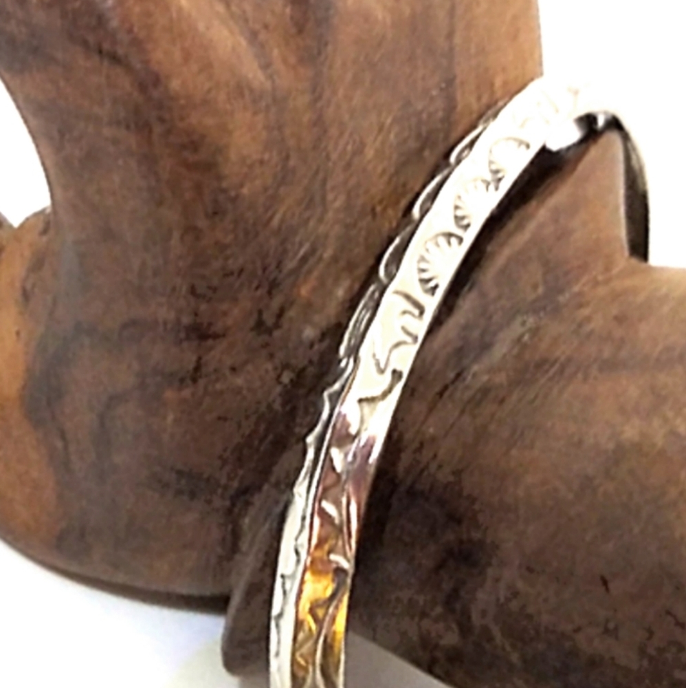 ***SOLD***Vintage Native Unigue Carinated Sterling Cuff - Picture 2 of 6